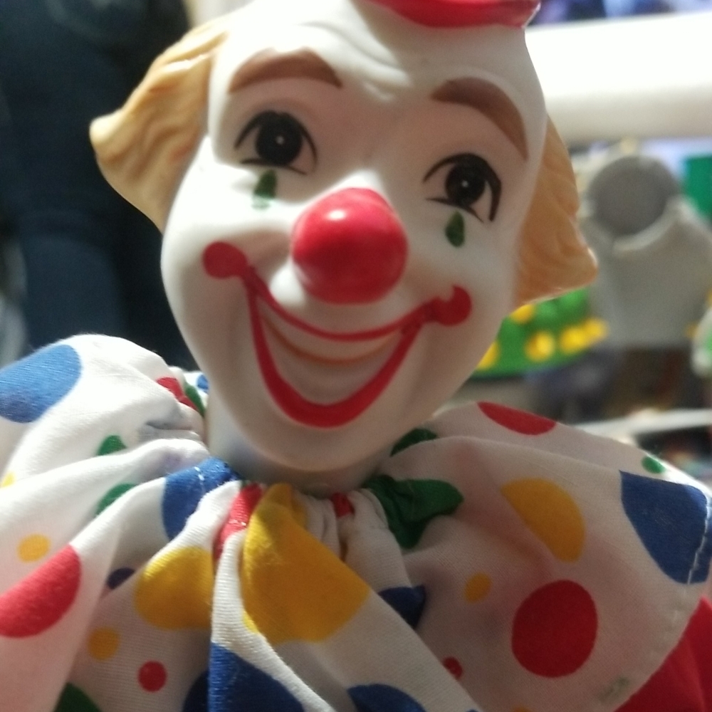 Clown windup super creepy